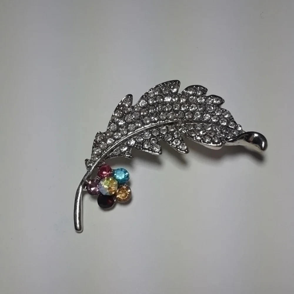 ☄Icy Crystals Swaying Leaf Brooch Pin
